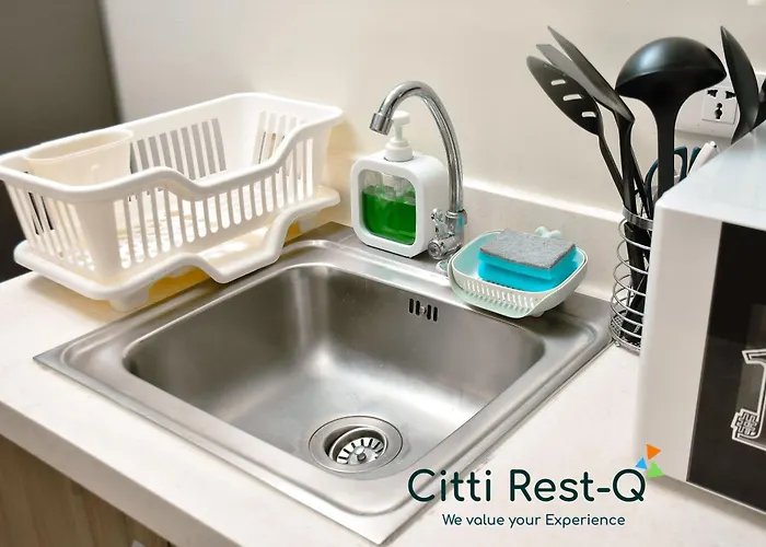 Affordable Spacious Unit Wifi&netflix Trinoma