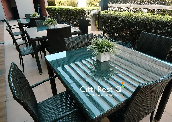 Affordable Spacious Unit Wifi&netflix Trinoma